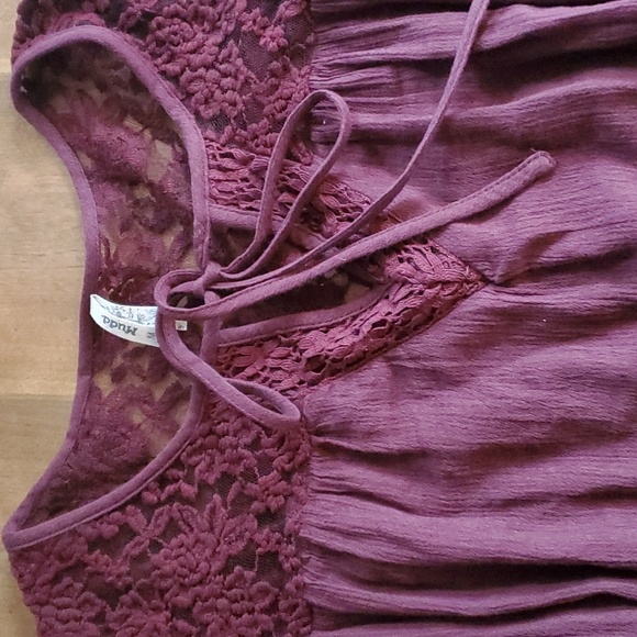 Beautiful burgundy flowy Mudd top - Picture 7 of 10
